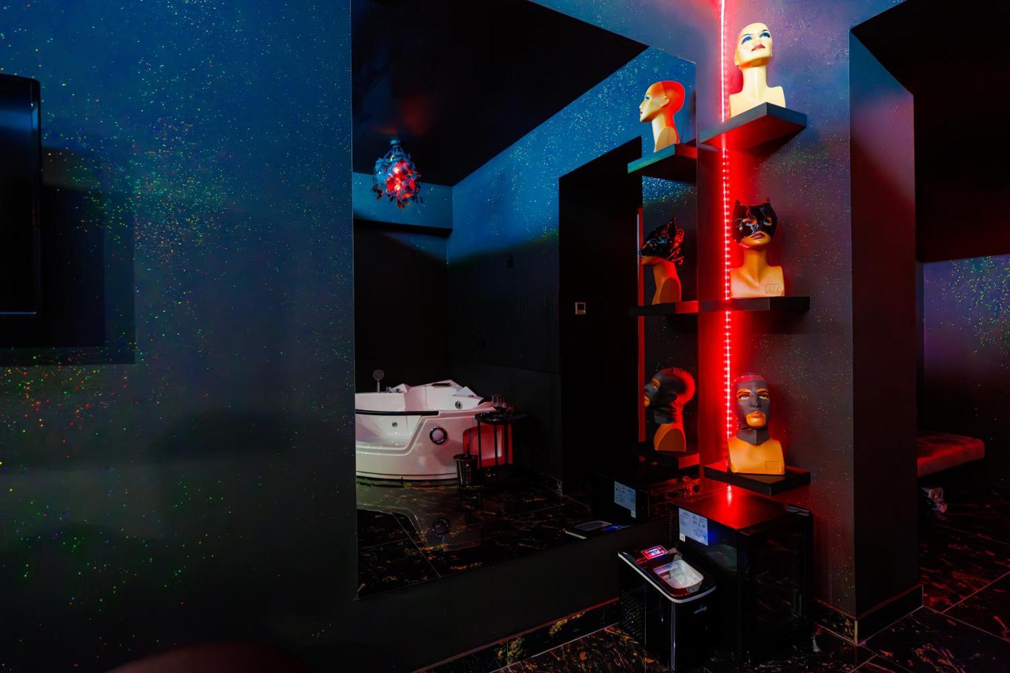 Romeo Nights - Love Rooms - Adults Only 布加勒斯特 外观 照片