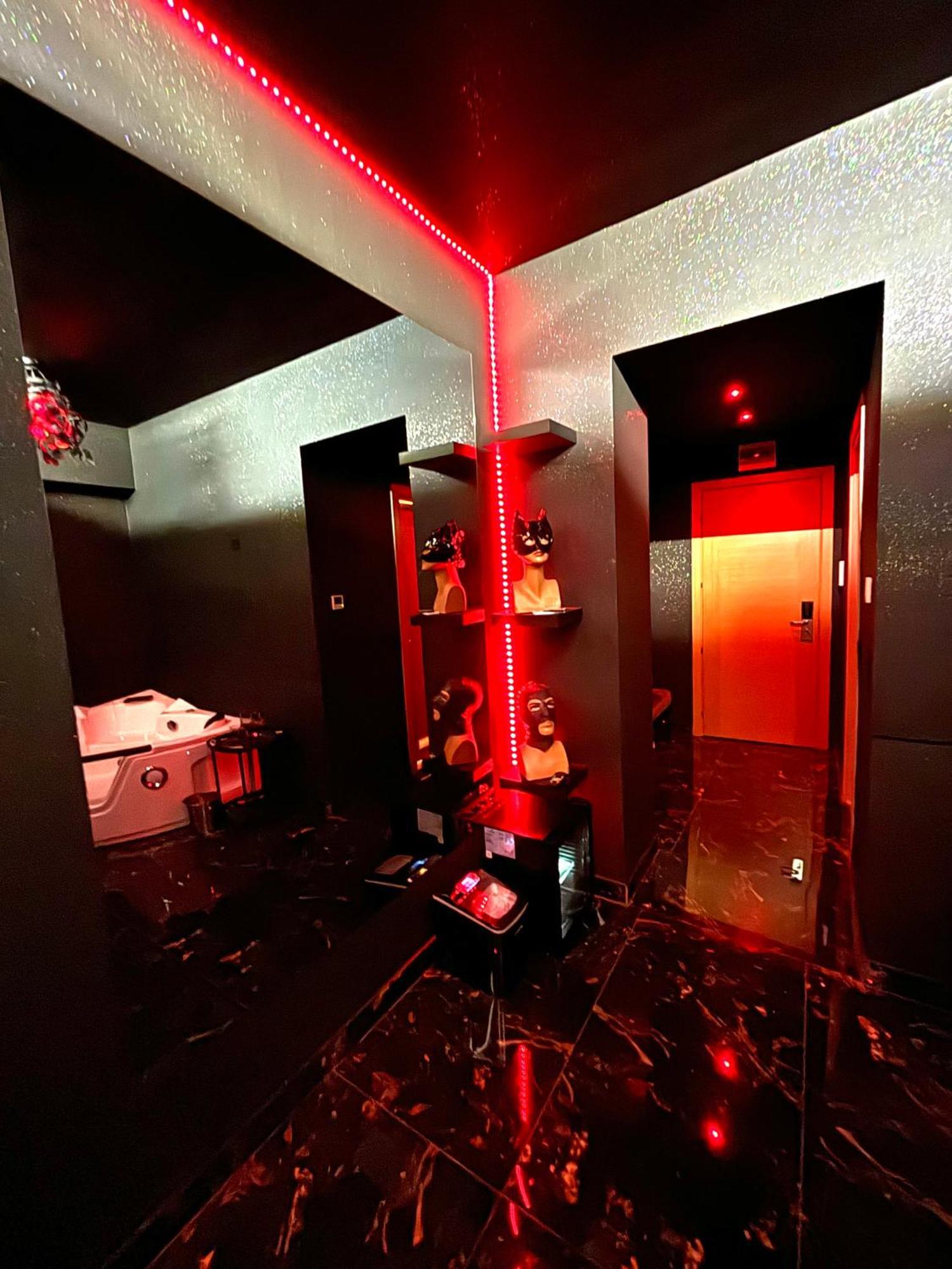 Romeo Nights - Love Rooms - Adults Only 布加勒斯特 外观 照片