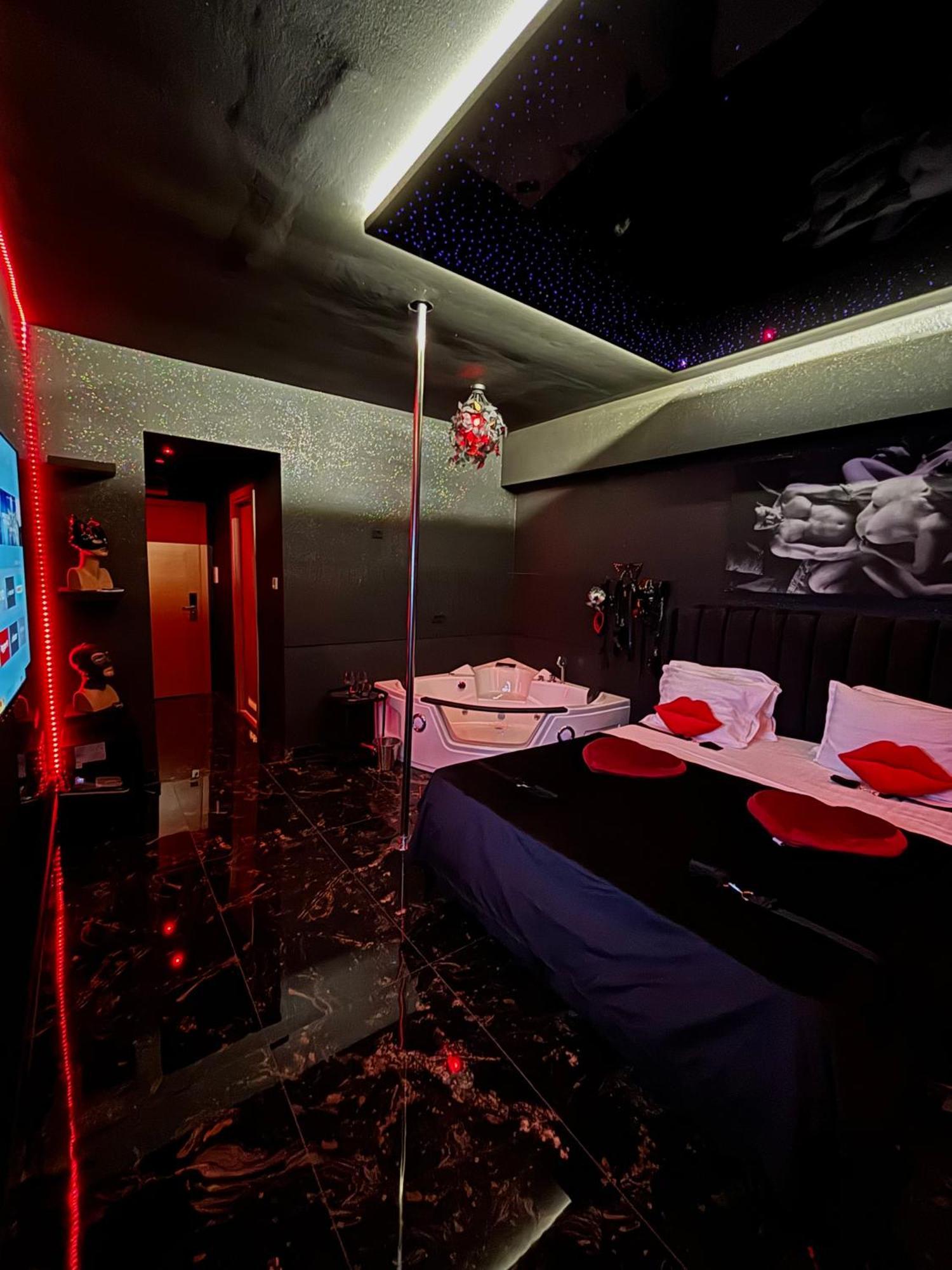 Romeo Nights - Love Rooms - Adults Only 布加勒斯特 外观 照片
